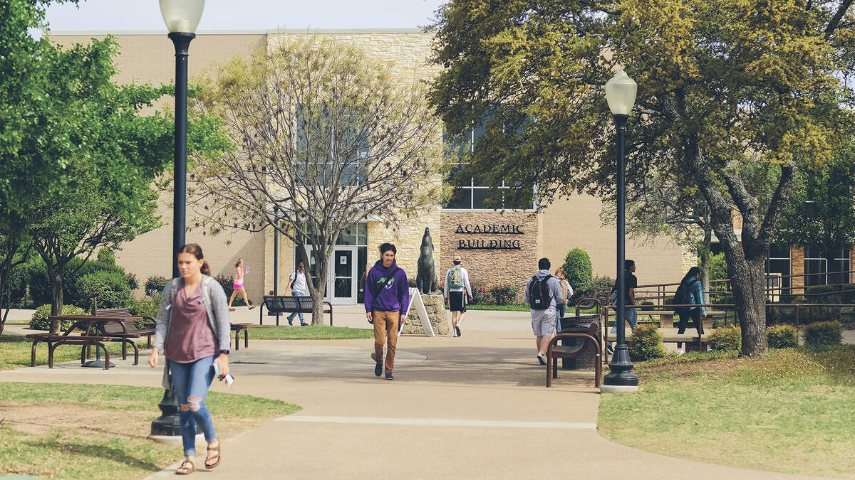High school seniors in dozens of districts across Tarrant and Parker counties can now become college ready in English at Weatherford College without a placement test through a new high school course. High school seniors in dozens of districts across Tarrant and Parker counties can now become college ready in English at Weatherford College without a placement test through a new high school course.